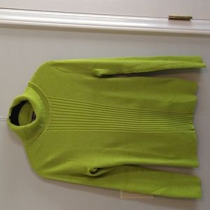 EUC Chartreuse Green Turtleneck Sweater💚 Size Medium